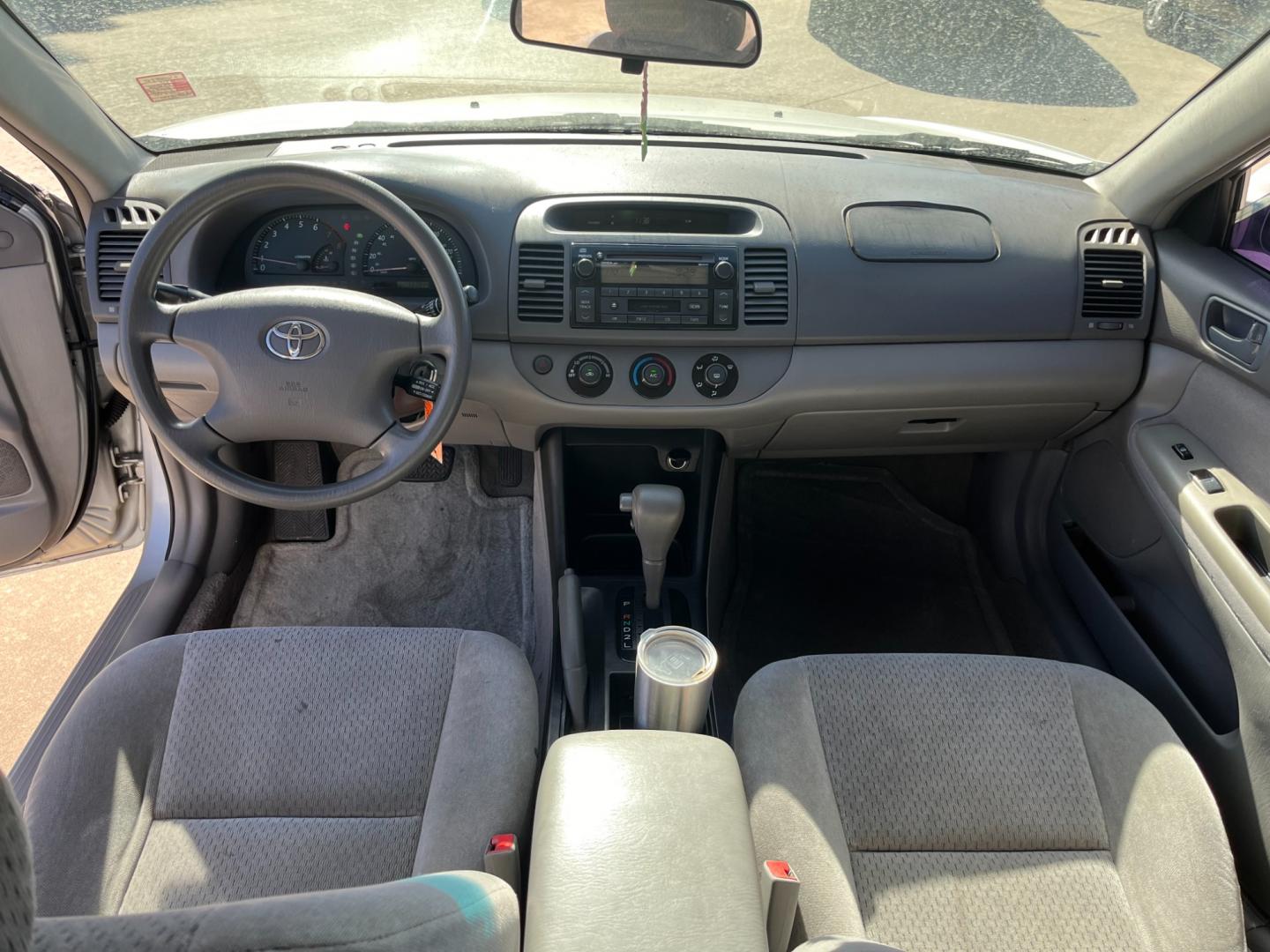 2002 SILVER /gray Toyota Camry LE (4T1BE32K72U) with an 2.4L L4 DOHC 16V engine, Automatic transmission, located at 14700 Tomball Parkway 249, Houston, TX, 77086, (281) 444-2200, 29.928619, -95.504074 - Photo#10